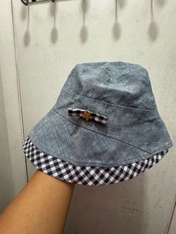 Bucket hat