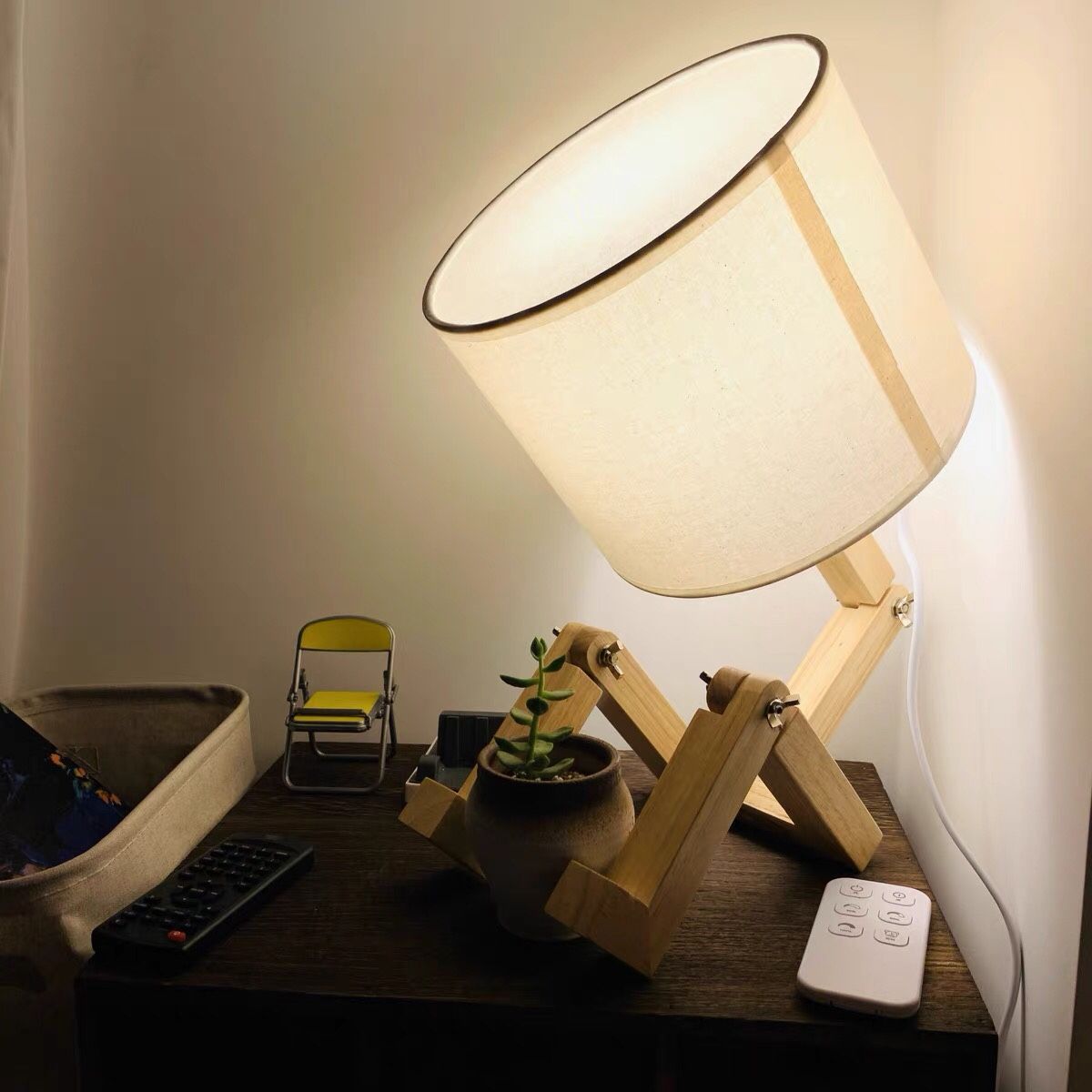 Creative Robot Table Lamp, E27 Solid Wood Bedside Lamp with Fabric Lampshade