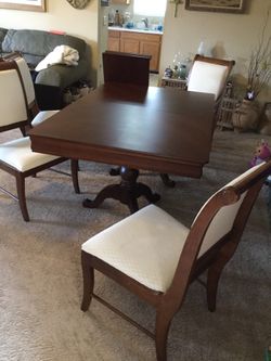 Broyhill formal dining room table and 6 chairs