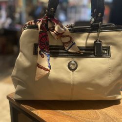 Coach Kisslock Frame Satchel Leather Cream & Black – Excellent Condition