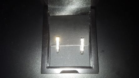 Diamond earrings. White gold