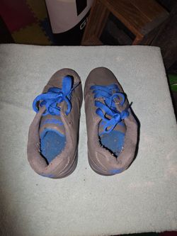 Boys Heely's Sneakers Size 5