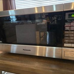 PANASONIC 1.6 Cu Ft MICROWAVE 1250 W