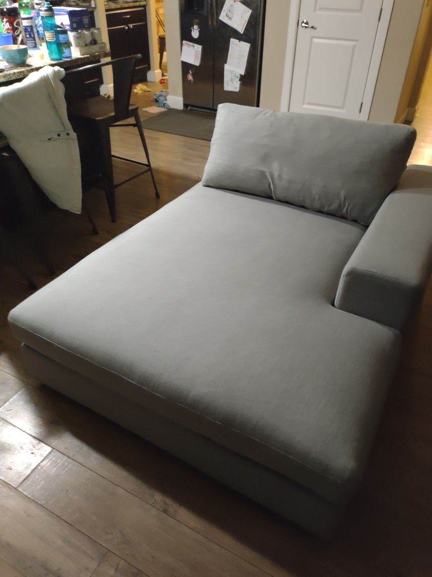 Beta Summit Gray Right Chaise SKU14421, Like New, Excellent Condition