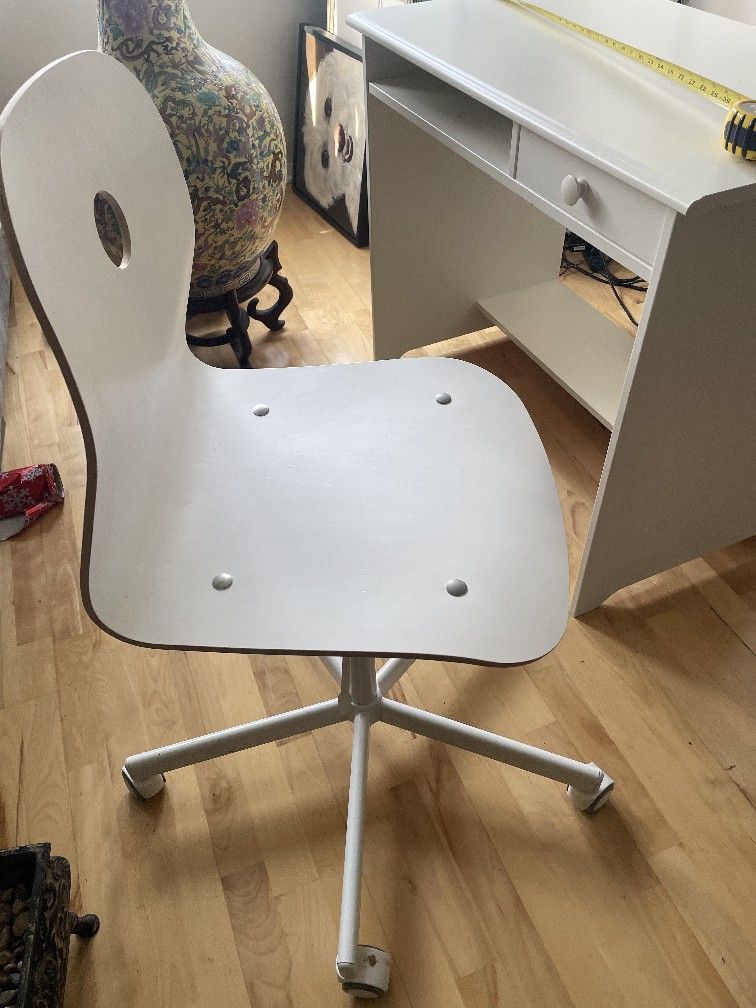 Office Desk With Chair