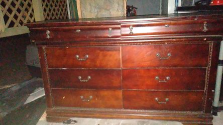 Dresser 8 drawer