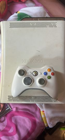 Xbox 360 white with cords
