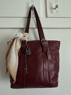 ✨Y2K ✨ Coach Hamptons Leather Tote