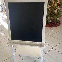 Easel Or Caballete Para Dibujar  In Good Condition For Kids