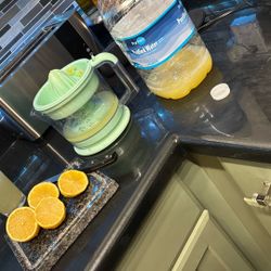 1 Gallon Of 100% Fresh Squeezed Lemon Juice