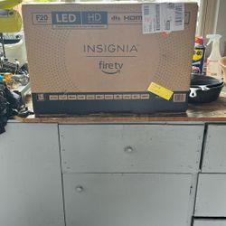 F 20  Series LED / HD  INSIGNIA  FIRE TV  24 “