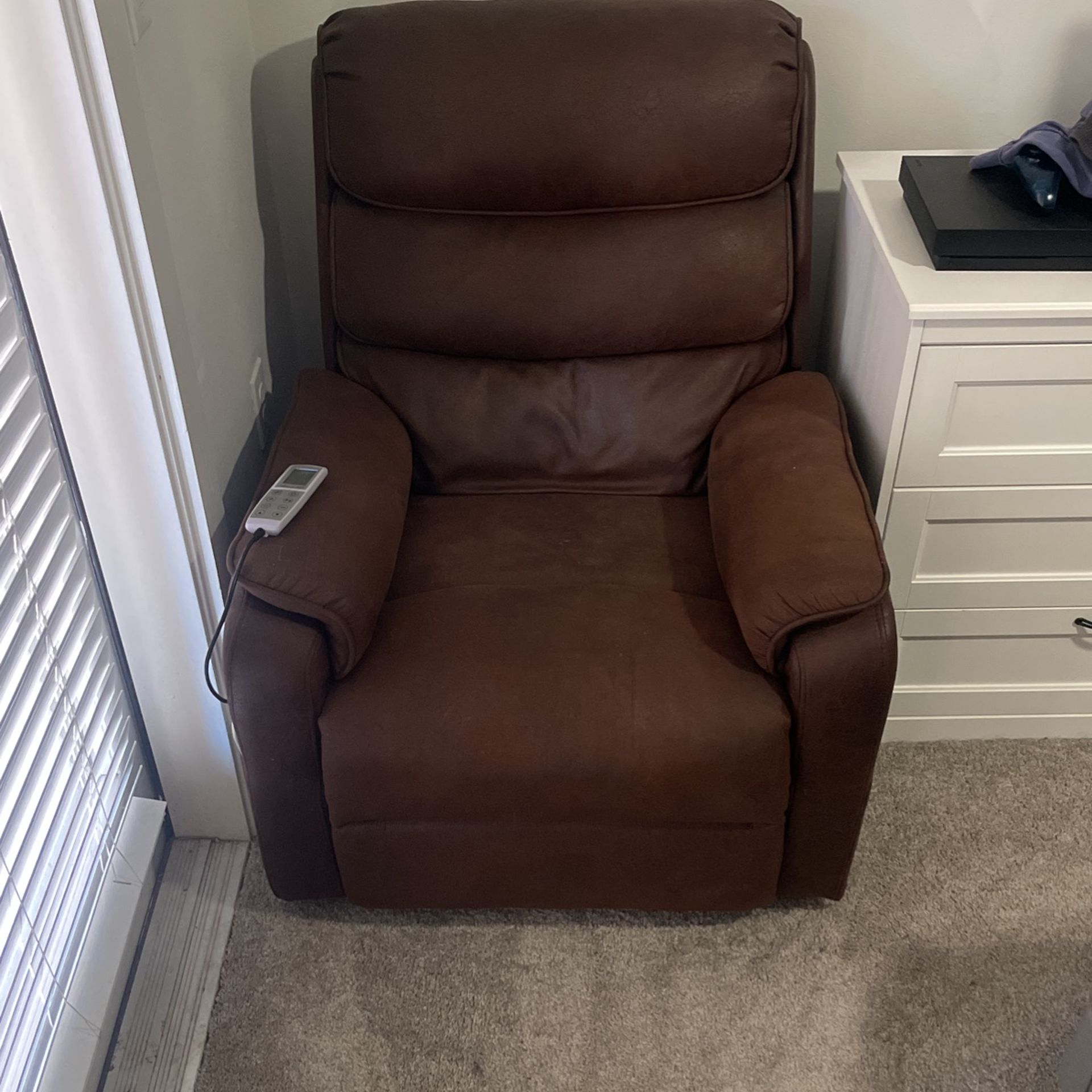 Nebraska Electric Recliner Chair With Massage & Heat Remote