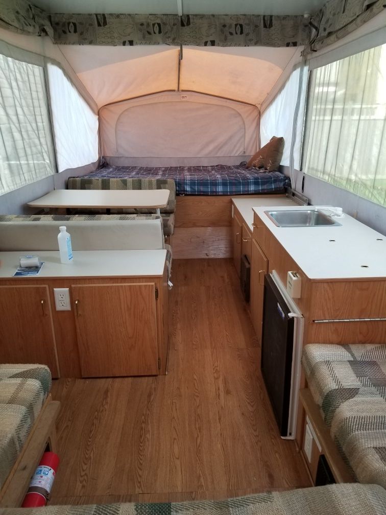 2002 Jayco Qwest Pop Up Camper Trailer for Sale in Cleveland, OH OfferUp