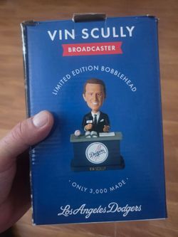 VIN SCULLY BOBBLEHEAD NEW
