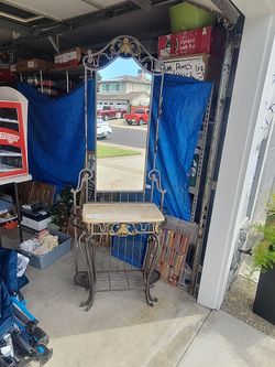 Entry mirror umbrella and glass table
