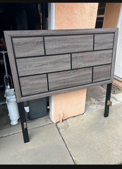 Bed frame with boxspring