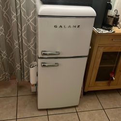 Mini fridge