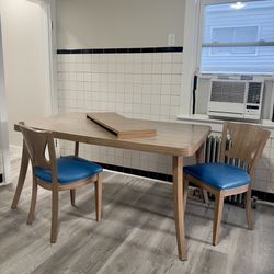 Vintage formica table and 5 chairs 