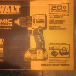 20. v DeWalt drill driver and battery charging kit plus tool bag