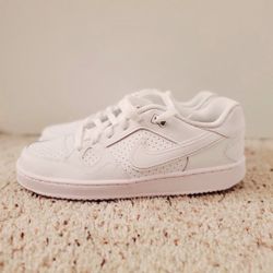 White Nike Shoes - Size 8 Women/ 6.5 Boys