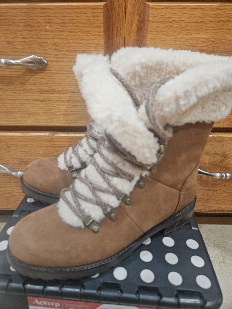 Ugg Women Boots Size 7