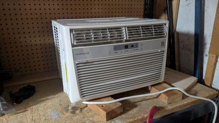Frigidaire LRA074AT7 6,500-BTU room air conditioner