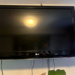 42in LG TV w/ FireTV and Wall Mount