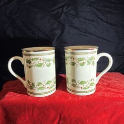 Pair Of Vintage Konitz Royal Limited Holly Mugs 