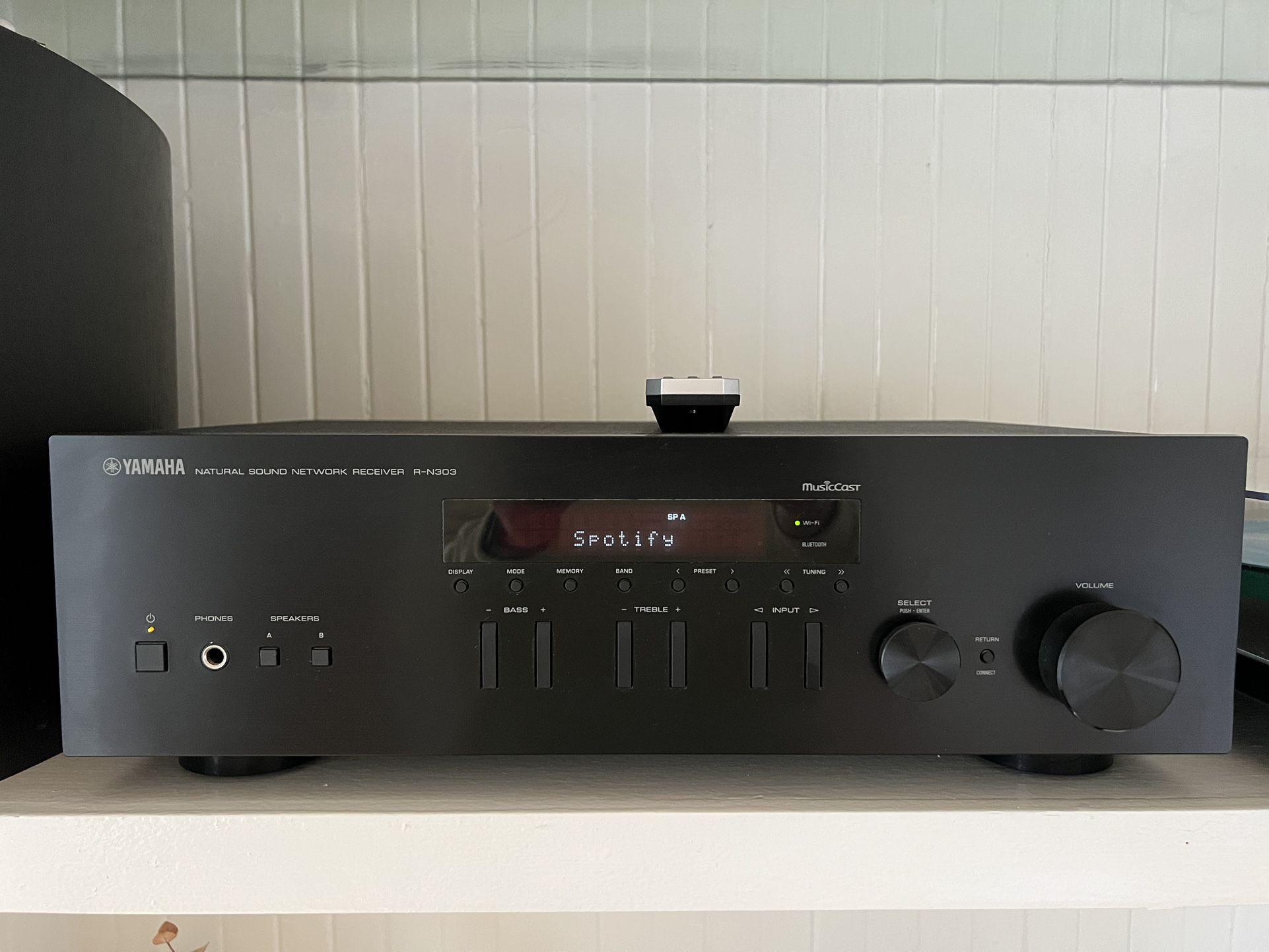 Yamaha r-n303 Network Stereo Receiver Amplifier