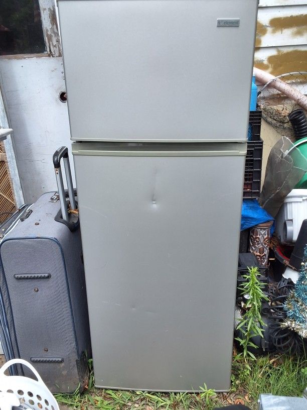 Refrigerator
