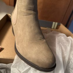 Boots 7.5
