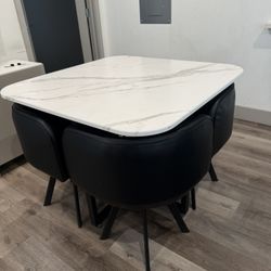 4 Person Dinning Table and Chairs 