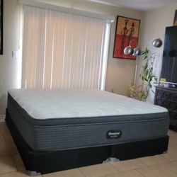 VERY NICE KING SIZE BEAUTYREST SILVER MATTRESS AND BOXSPRINGS FOR SALE! IN GREAT CONDITION, FREE DELIVERY