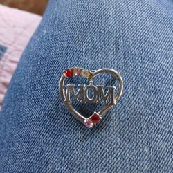 Mom Pin
