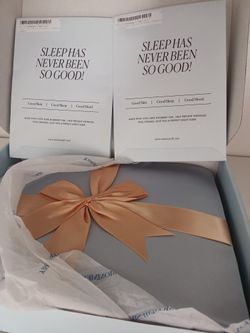 Brand New Mommesilk Bed Set