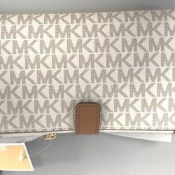 Michael Kors Women’s Vanilla Gold Jet Set 