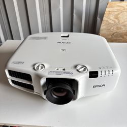 Epson Powerlite Pro G6470WU Large Venue Projector 4500 Lumens Full HD 1920x1200