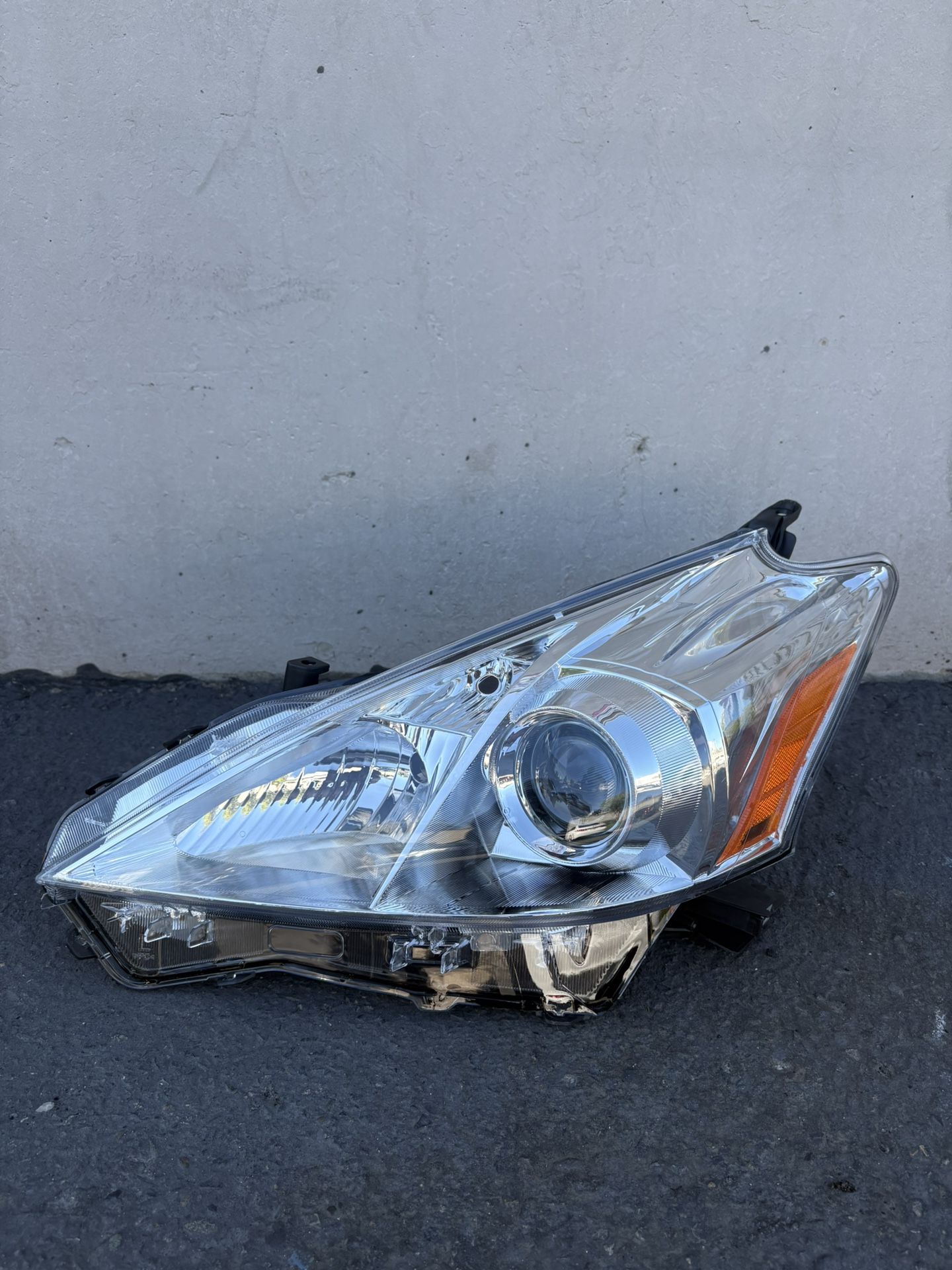 2012 13 2014 Toyota Prius V Left Headlight Aftermarket