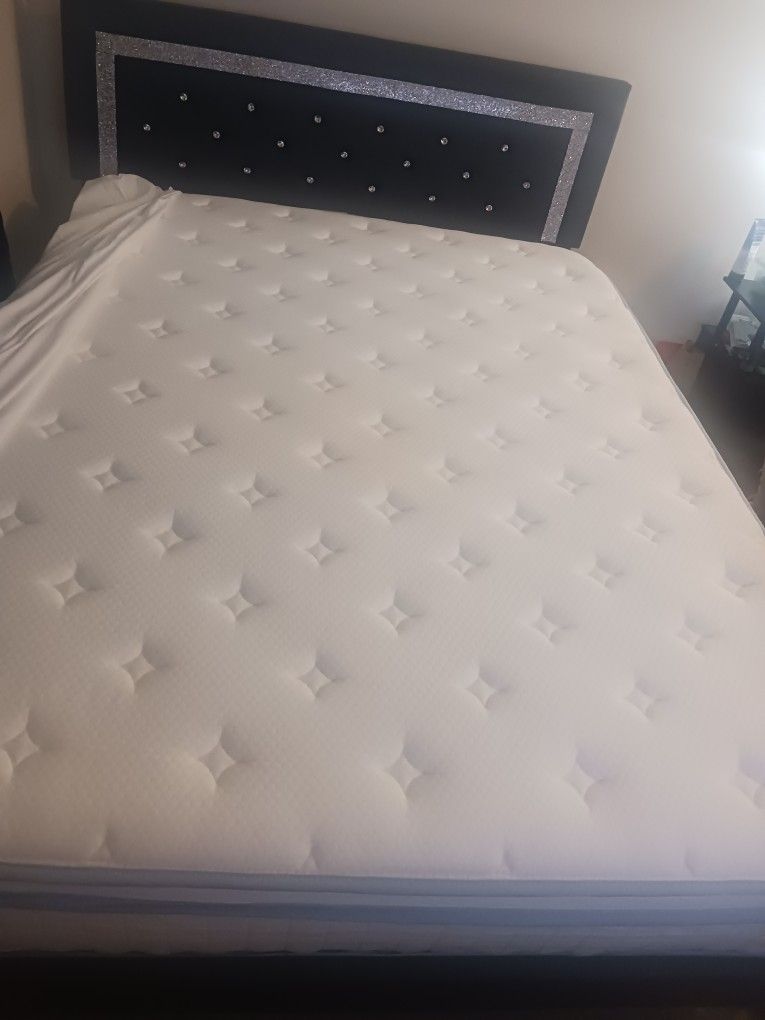 Queen Size Bed Set And Mattress 