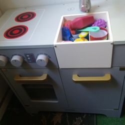 Small Wooden Kid's Play Kitchen With Accessories