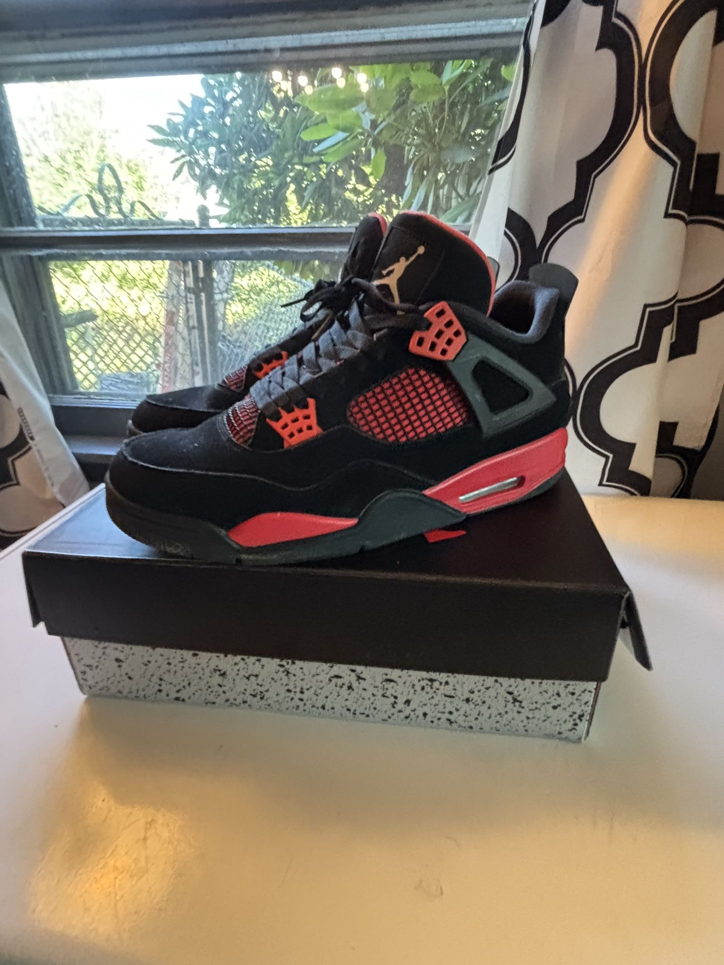 Jordan 4 Retro “Red Thunders”