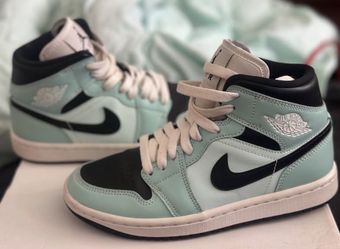 Women’s Air Jordan 1 MID