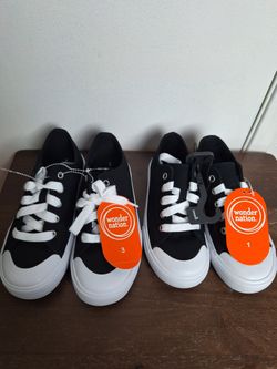 Children’s Shoes Brand New Only $8