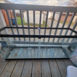 GREAT DEAL!!  55 Gallon Enclosure with a 24w Heating Pad And A Split Screen For On Top