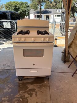 GE gas Stove everything works well 30 in