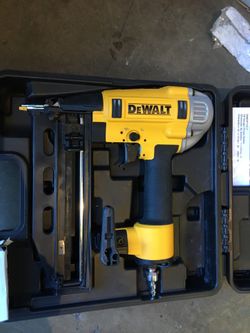 Dewalt 16 ga finish nailer 2-1/2