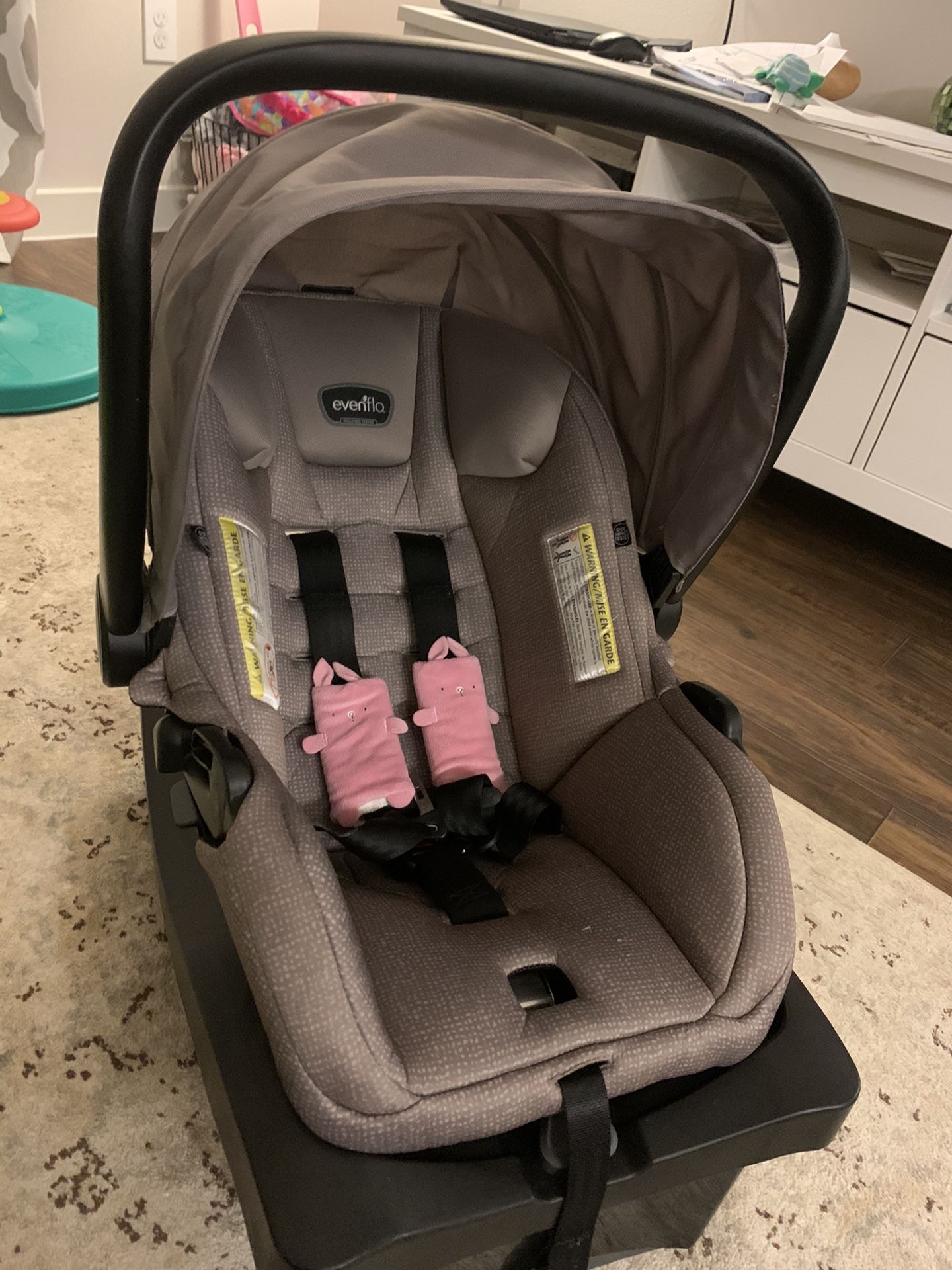 Evenflo Infant Car Seat with (2) seat bases