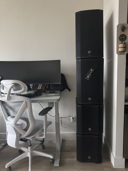 2 Makie Tops (1300 W Each) And 2 behringer (1200 W Each) Subwoofers (All are Powered Speakers)