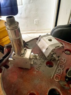 Square dump and pump gear