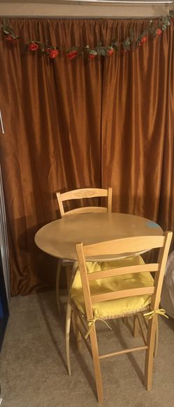 Kitchen Table And 2 Chairs